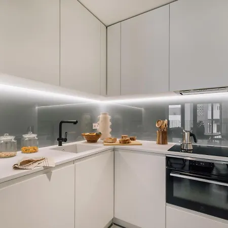 Fuseta - 2 Bedrooms And Parking In Santo Antonio * 리스본